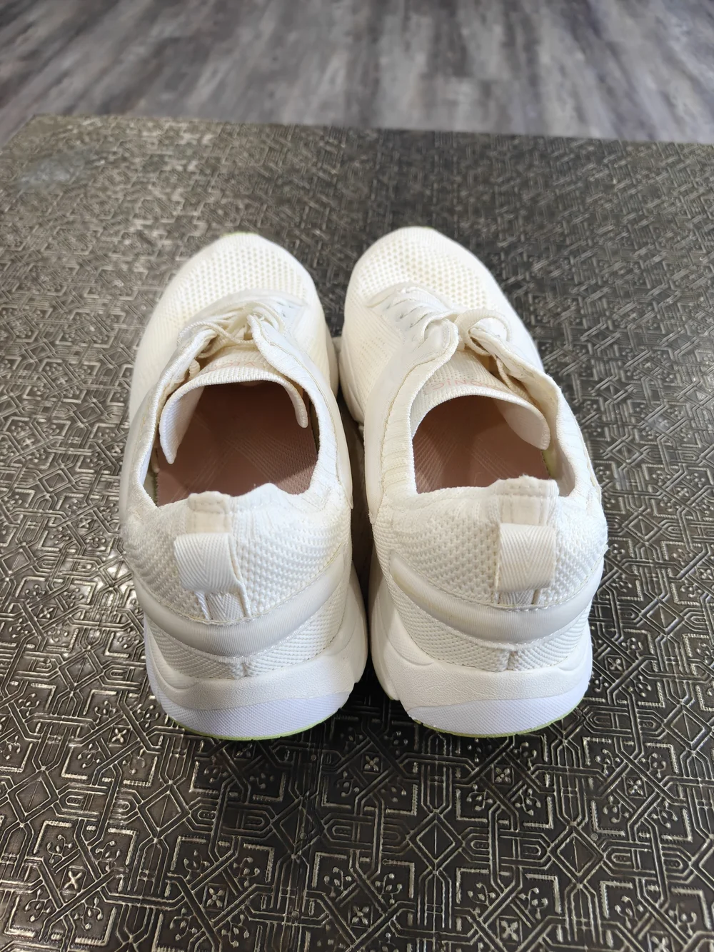 Vionic Endure Athletic Shoes In Marshmallow Color Size 9.5